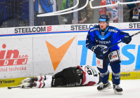 Pavel Kousal ze Sparty a Patrik Marcel z Vítkovic - Utkání 48. kola hokejové Tipsport extraligy: HC Vítkovice Ridera - HC Sparta Praha, 23. února 2025, Ostrava.