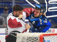 Aaron Irving ze Sparty a kapitán Vítkovic Marek Kalus - Utkání 48. kola hokejové Tipsport extraligy: HC Vítkovice Ridera - HC Sparta Praha, 23. února 2025, Ostrava.